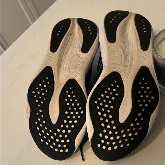 ASICS Black and White Running Shoes - Picture 4 of 4